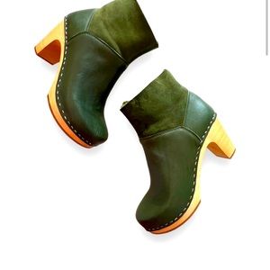 Swedish Hasbeens Forest Clog Boots shearing leather suede. Size 38